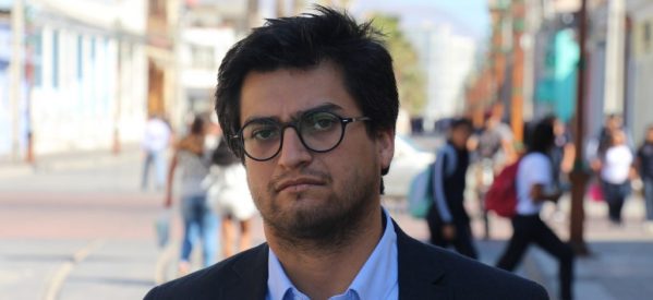 Poeta y doctor en literatura iniciará Diálogos en Movimiento en Iquique Poeta y doctor en literatura iniciará Diálogos en Movimiento en Iquique